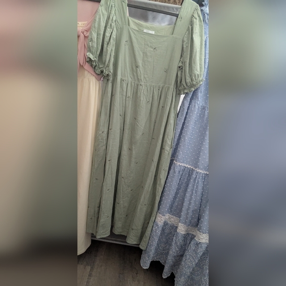 Dresses & Skirts - Neuflora Main Street Exchange Boutique Midi Green L